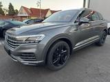 Volkswagen Touareg Elegance 4Motion PANO LEDER HEADUP VOLL - Volkswagen Touareg Elegance mit Benzin-Antrieb