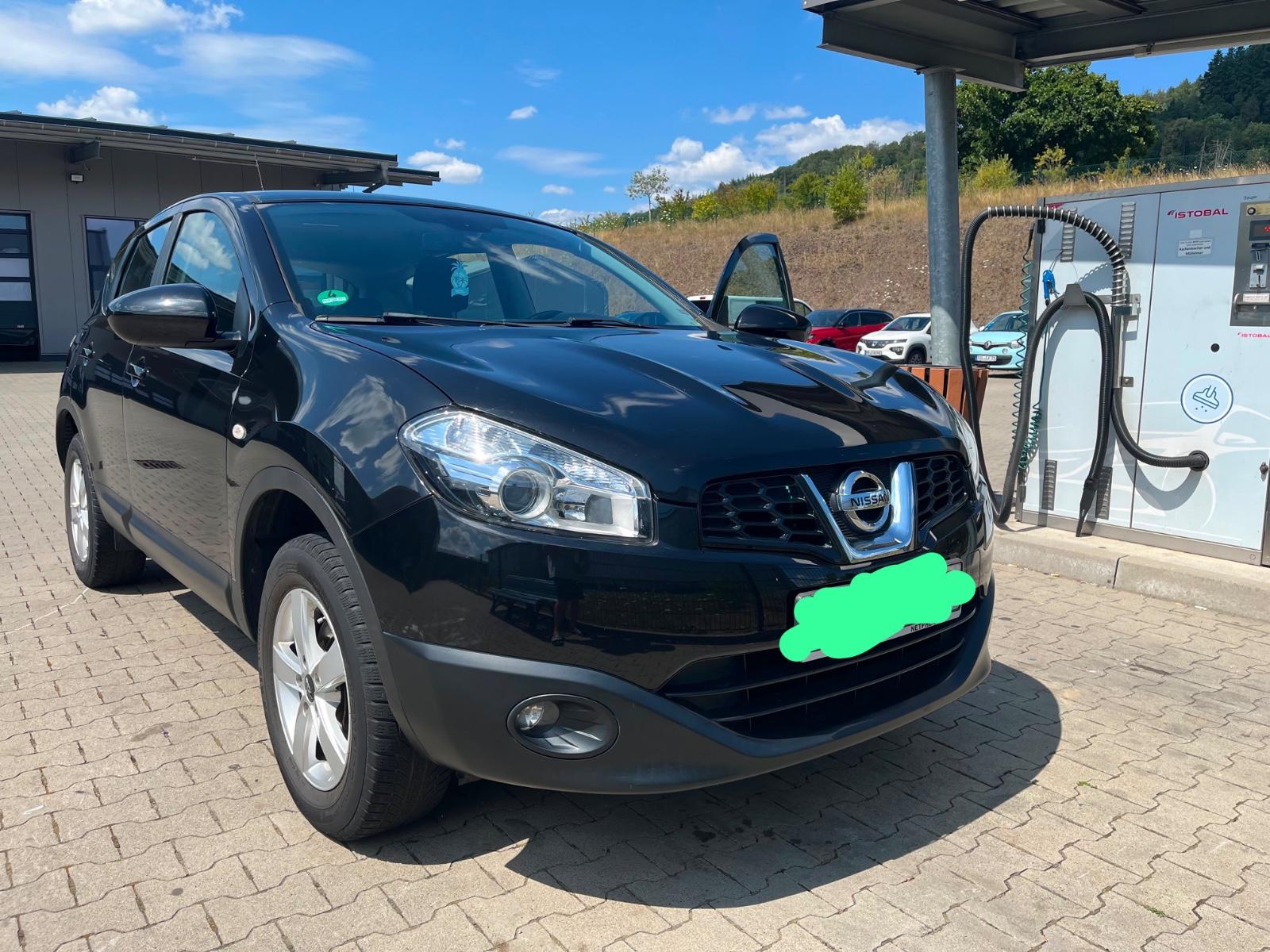 Nissan Qashqai 2011 — rear view