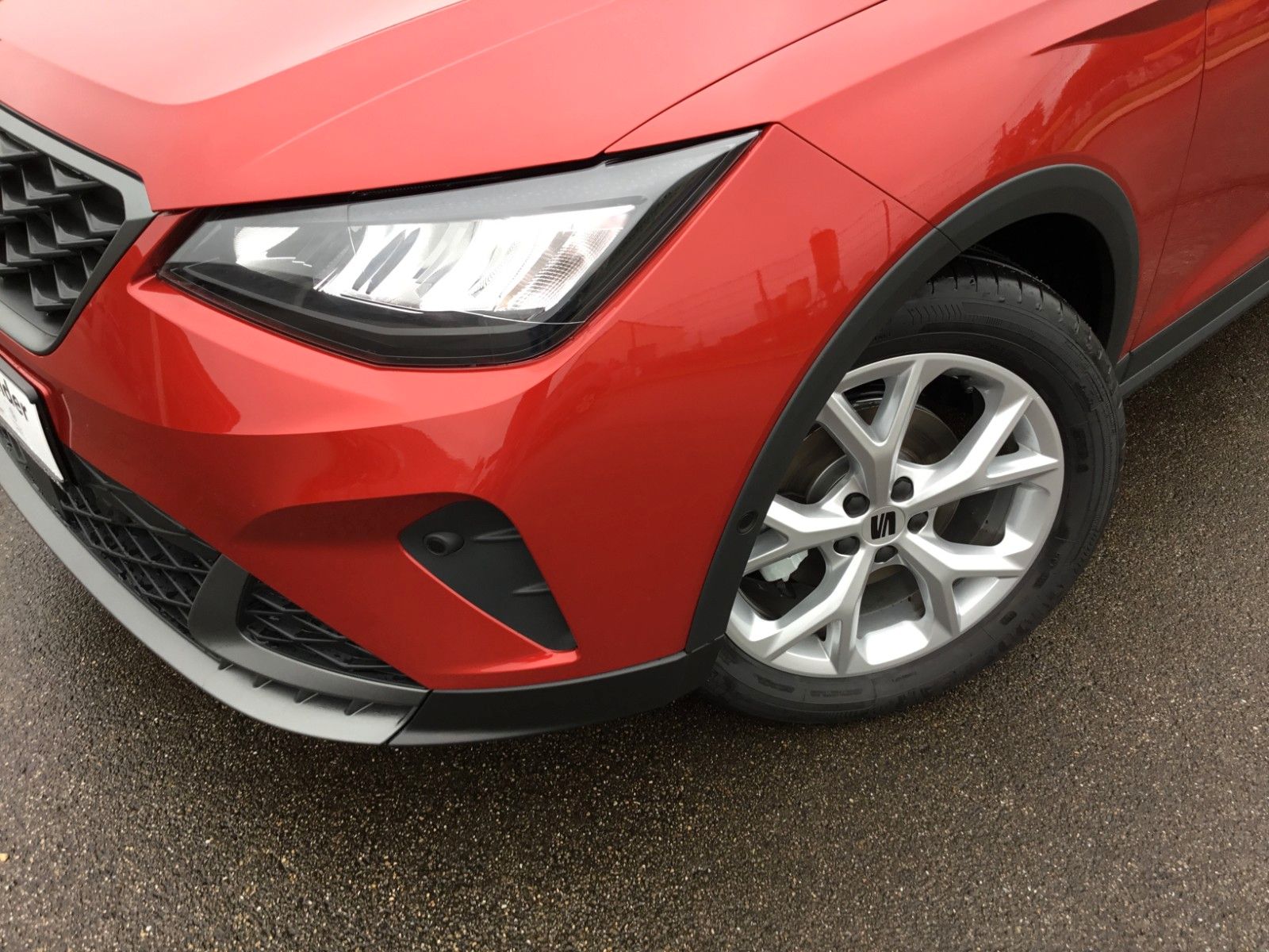 Fahrzeugabbildung SEAT Arona FR 1.5 TSI DSG+AHK+ACC+17"+Navi+Kamera