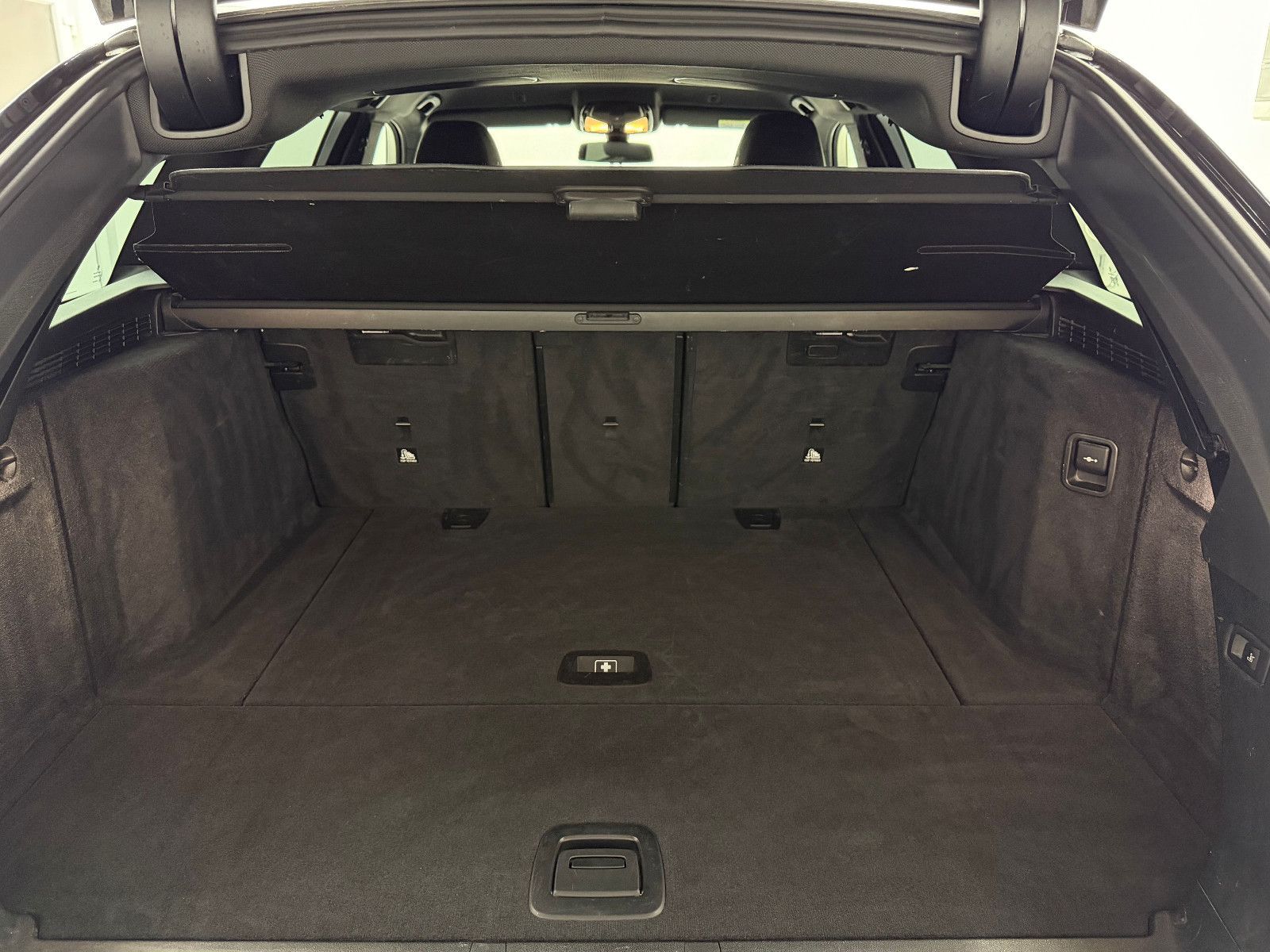 Fahrzeugabbildung BMW 530 d M SPORT/LED/NAVI PROF/STHZ/LIVE COCKPIT