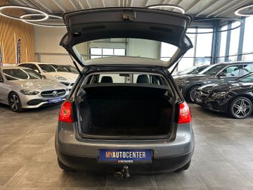 Volkswagen Golf V Lim. Tour *KLIMA*SZHZ*TEMPOMAT*AHK*