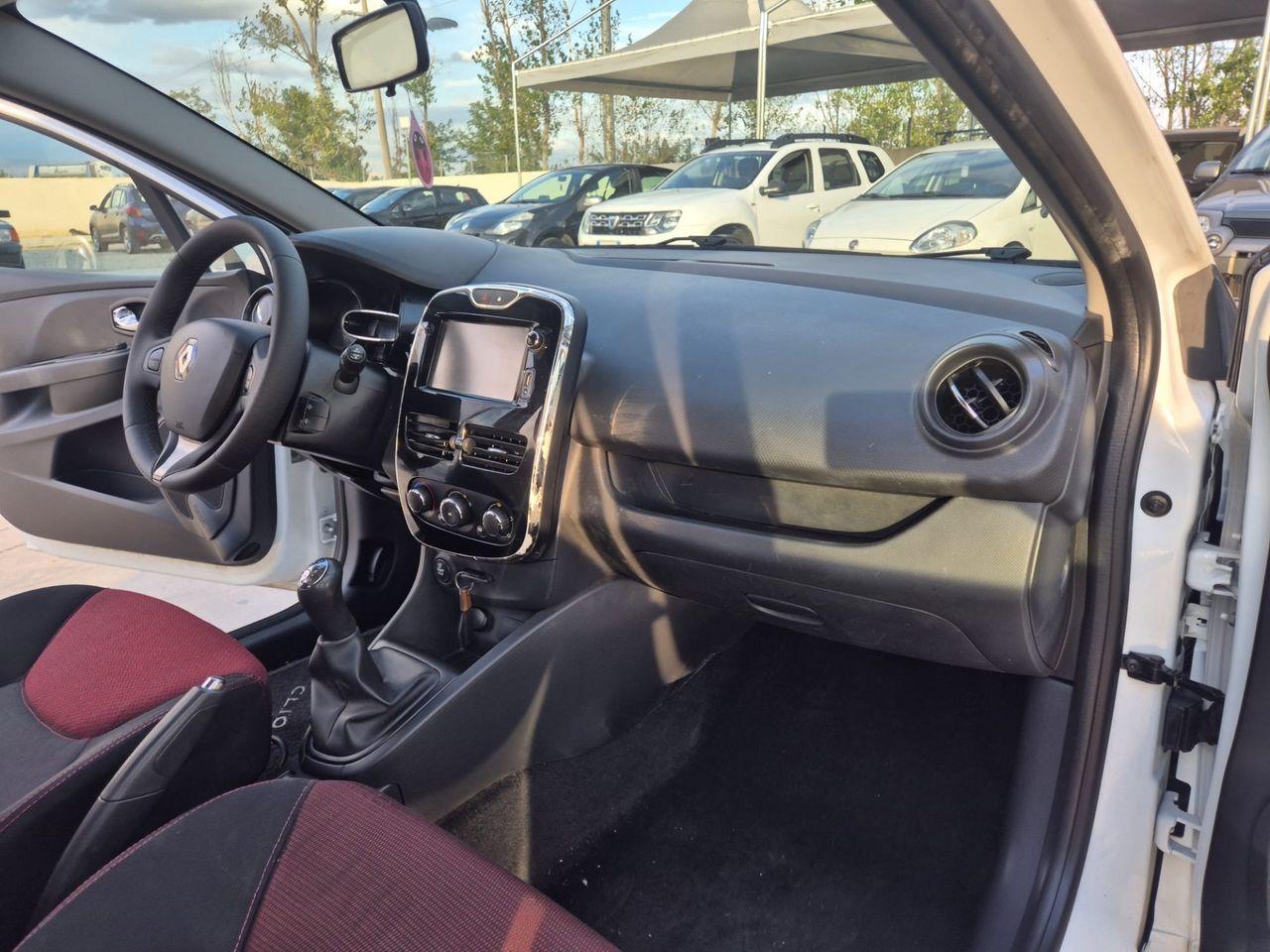 Renault Clio 2015 — photo 10