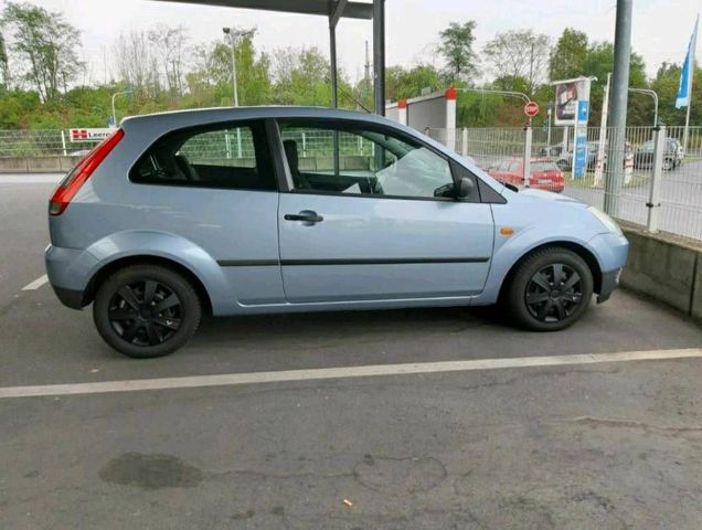 Ford Fiesta 1.3 (d) Tüv neu !