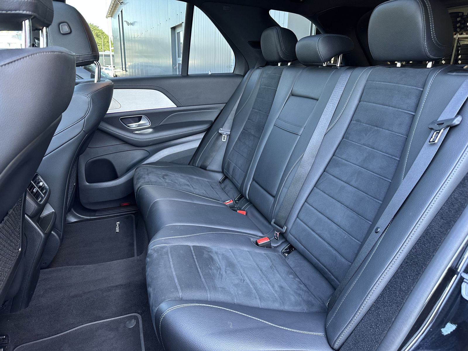 Fahrzeugabbildung Mercedes-Benz GLE 350d 4Matic AMG-Line NAV+LED+AHK+PANO+DISTRO
