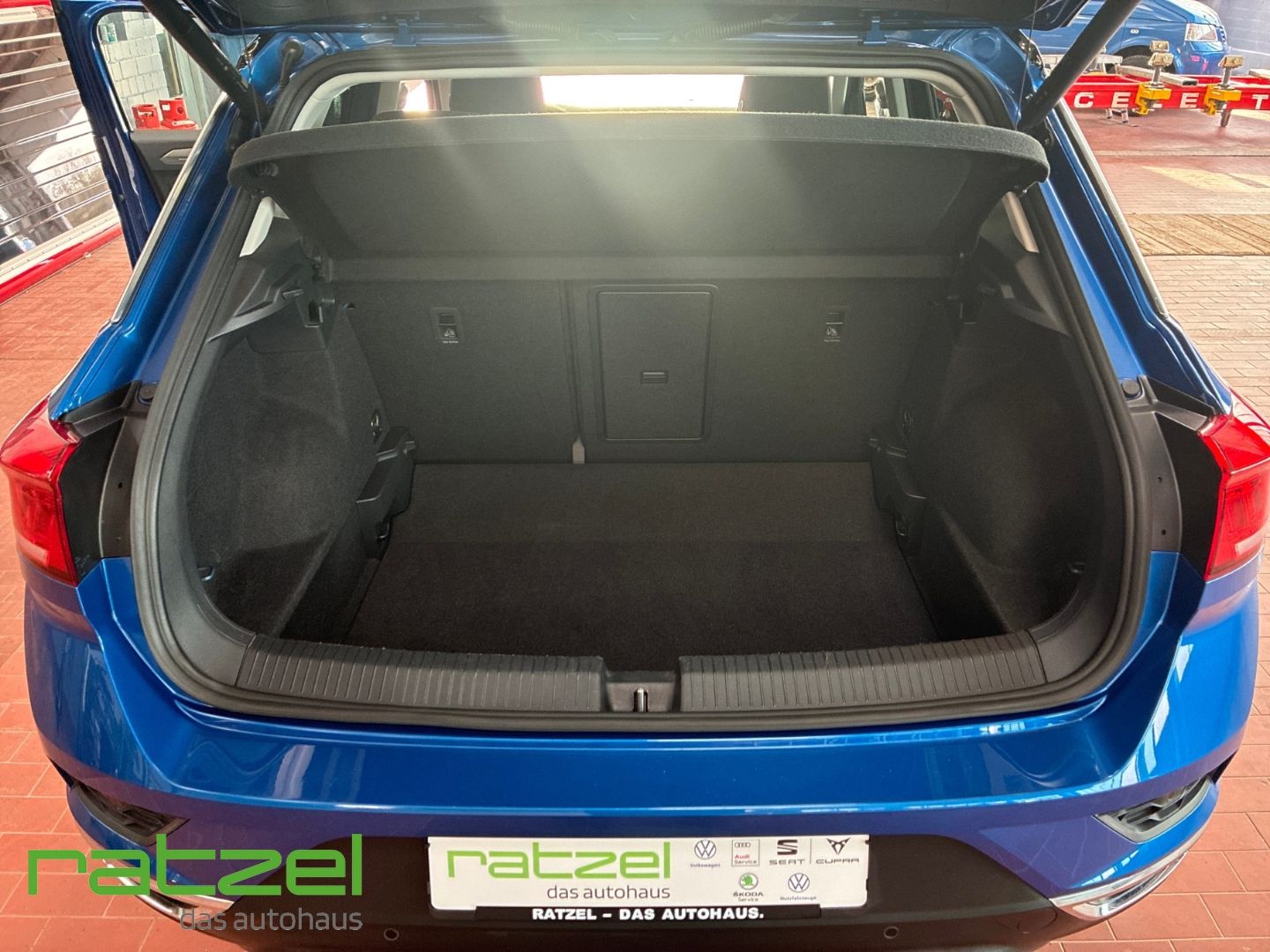 Fahrzeugabbildung Volkswagen T-Roc Style 2.0 TDI Navi Kamera ACC LED El. Heck