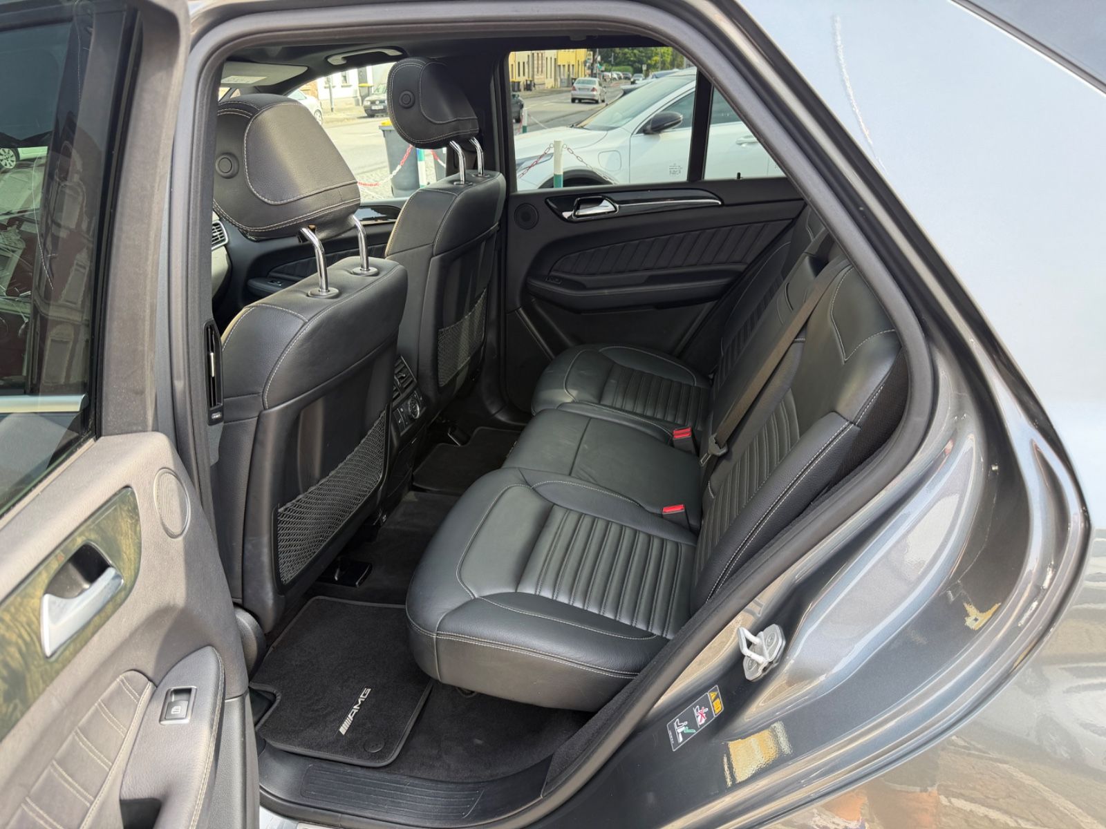 Fahrzeugabbildung Mercedes-Benz GLE 350 d 4Matic AMG LINE NEUER MOTOR VOLLAUSST.