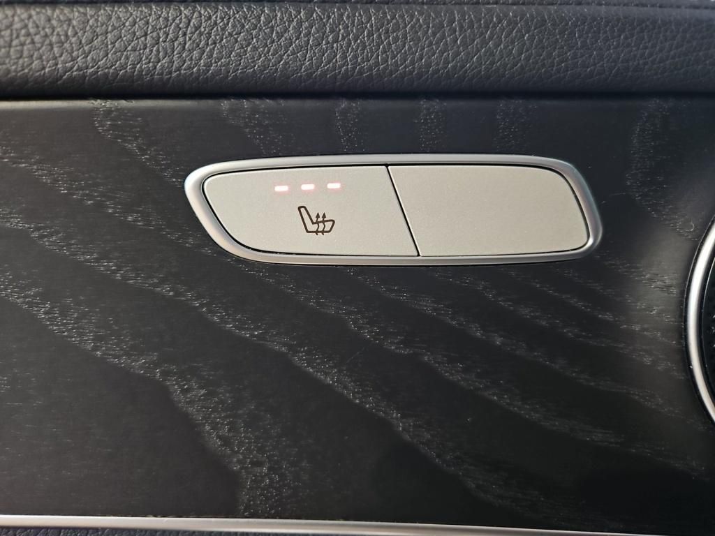 Fahrzeugabbildung Mercedes-Benz GLC 200 4M AHK Pano Navi LED SHZ Ambie. SpurH.