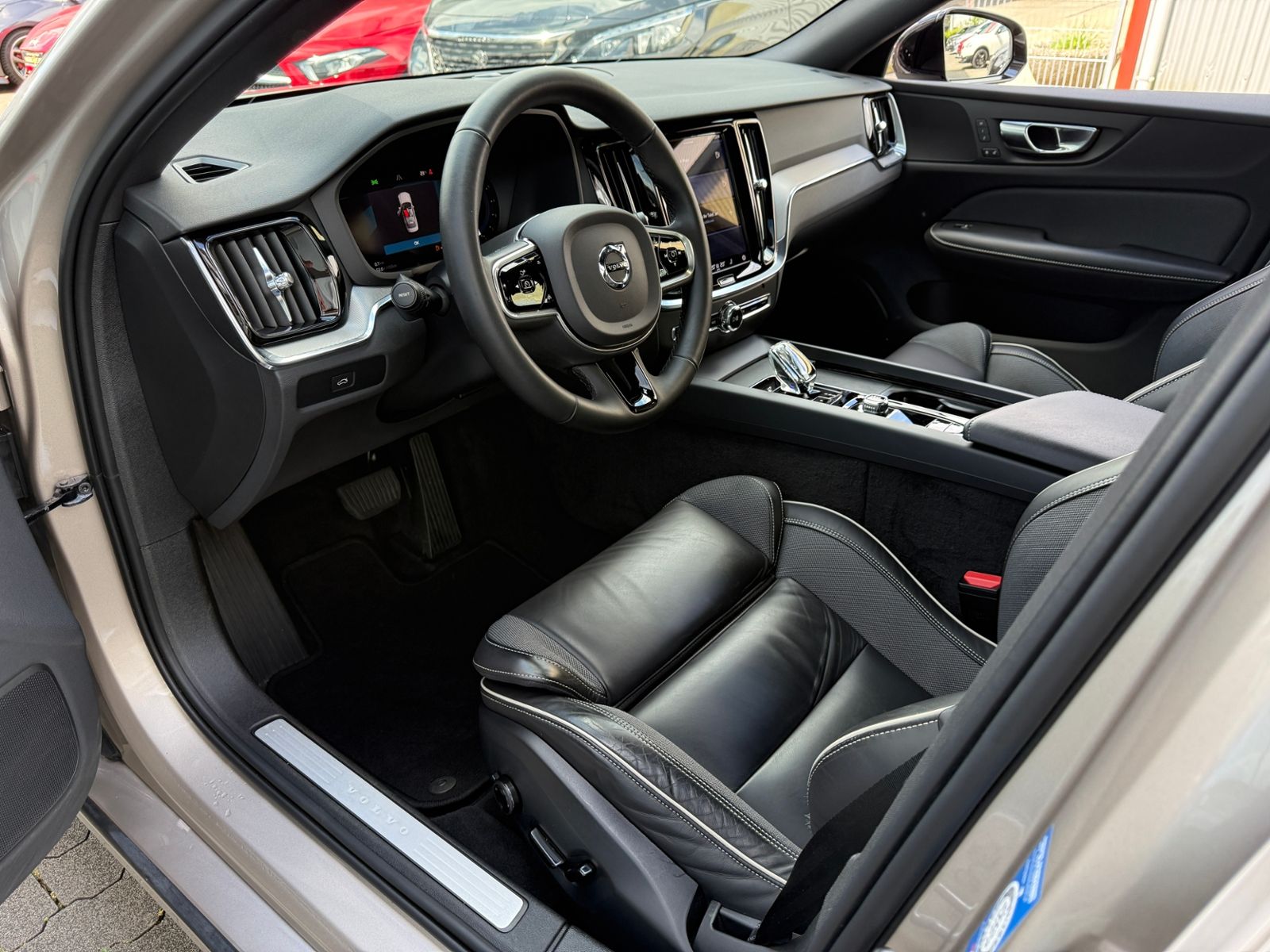 Fahrzeugabbildung Volvo S60 B5 Plus Dark AWD LED ALU