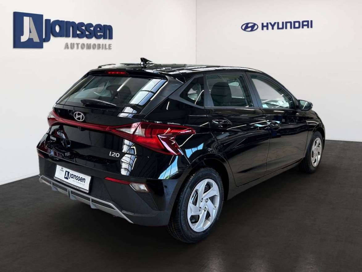 Fahrzeugabbildung Hyundai i20 Select Funktionspaket PDC Navi Rückfahrkamer