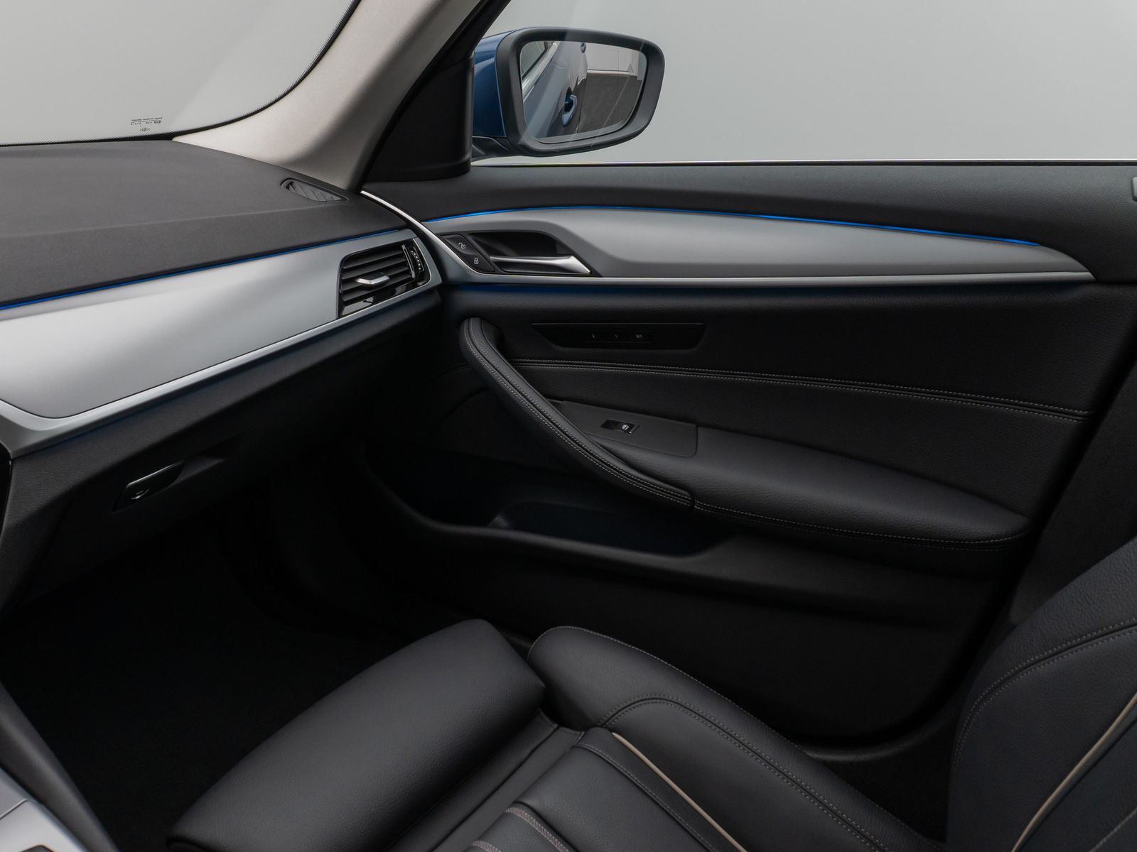 Fahrzeugabbildung BMW 530e Kamera Laser HUD DAB AHK Komfort Alarm ACC
