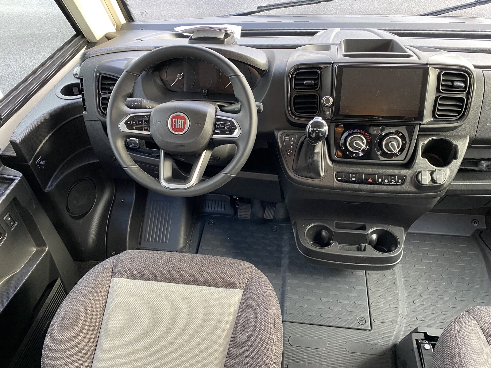 Fahrzeugabbildung Weinsberg CaraCore 650 MEG Aguti, 180 PS, Automatic, 4,4t