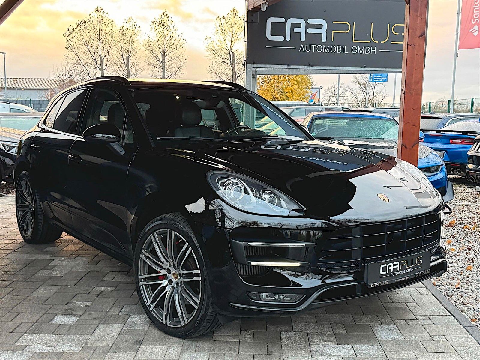 Fahrzeugabbildung Porsche Macan Turbo Carbon CHRONO *ACC*PANO*21 ZOLL*