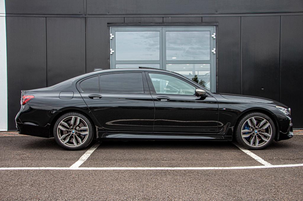 BMW M760