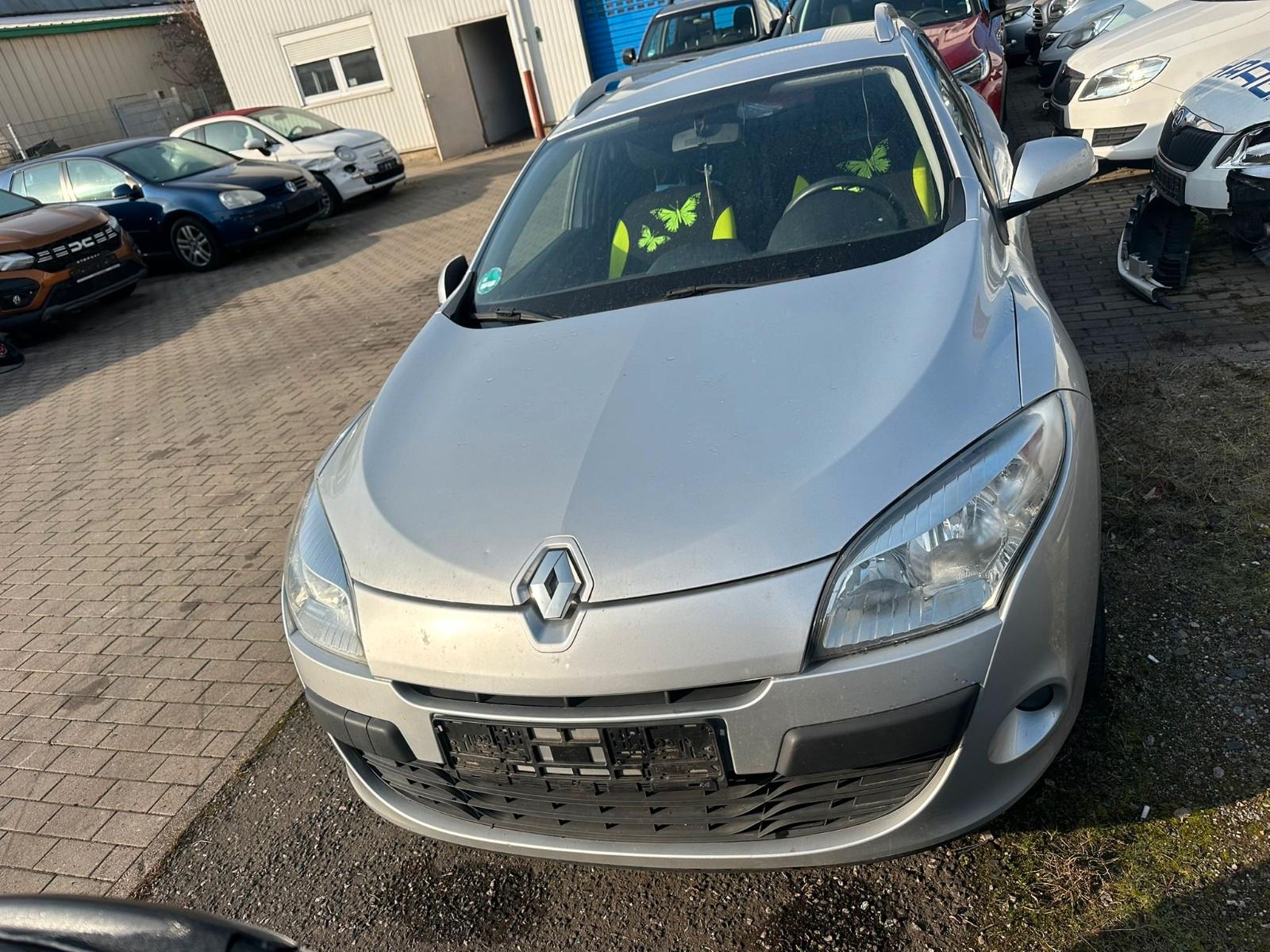 Renault Megane 2012 — photo 11