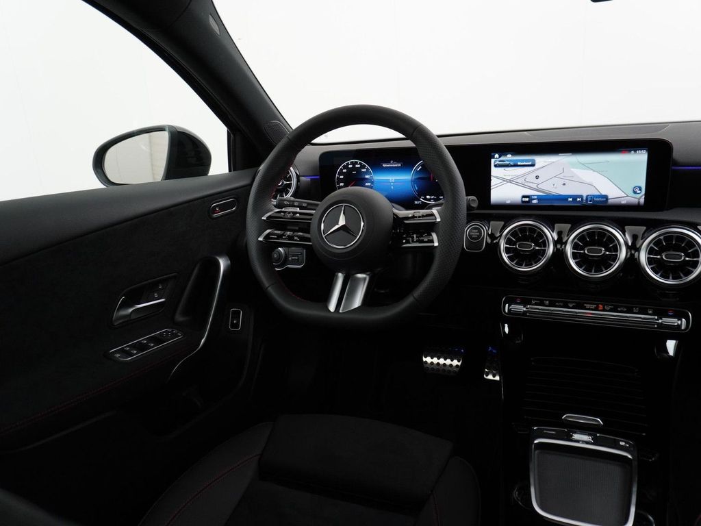 Mercedes-Benz A 250 e Star Edition AMG Line | Panorama - Schie