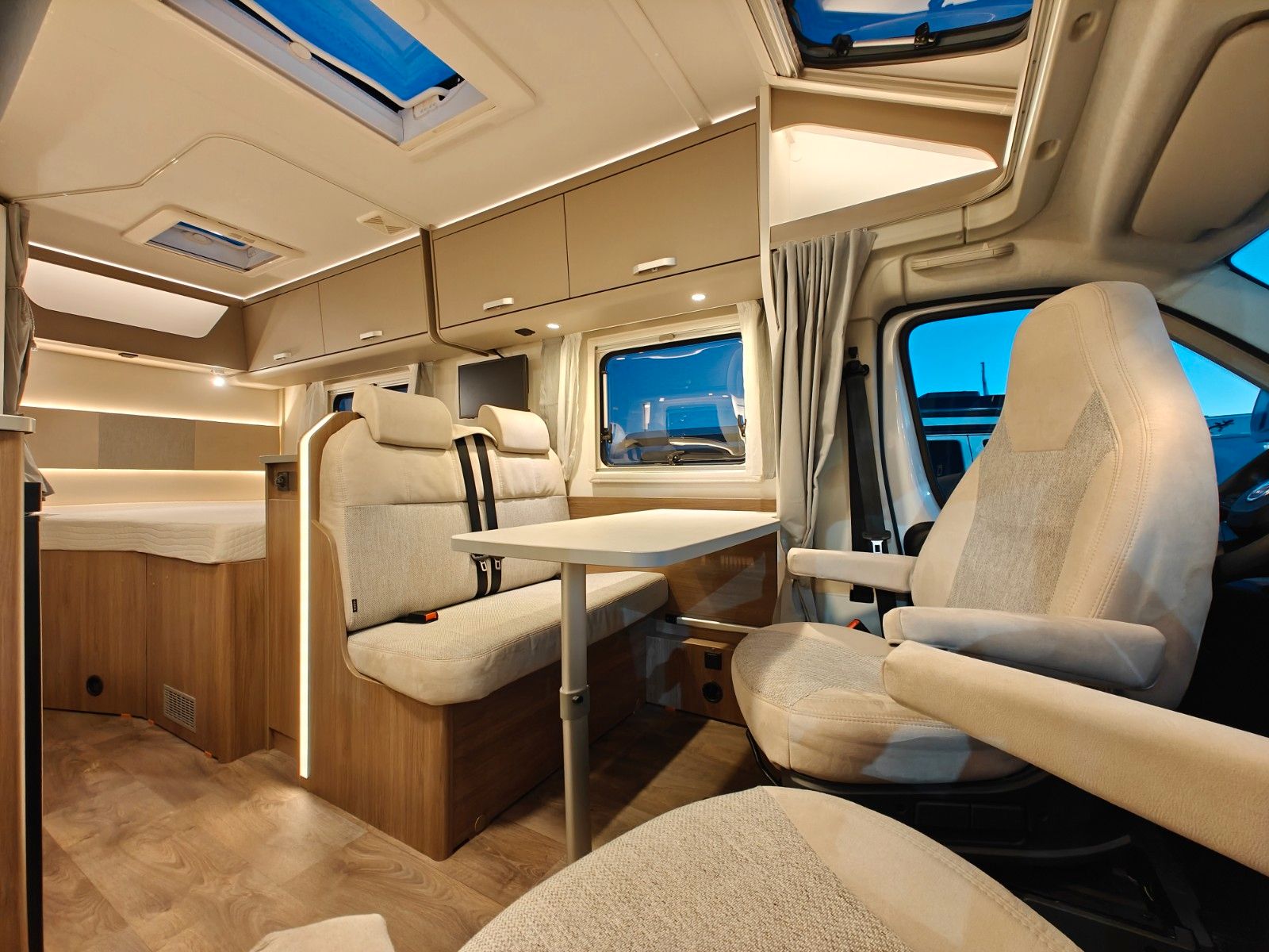 Fahrzeugabbildung Carado T-135 - SAT, TV, 2x Batterie, Solar, Automatik!