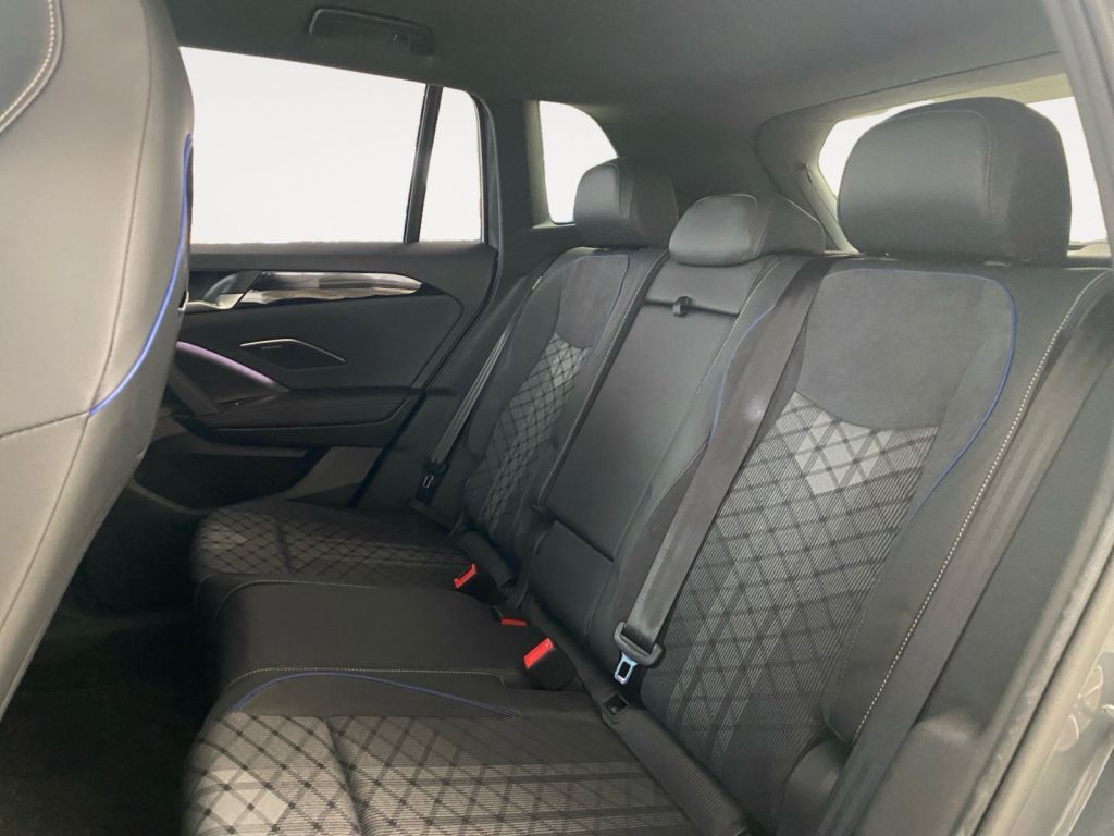 Fahrzeugabbildung Volkswagen Tiguan 1.5 eTSI DSG R-Line* 3 J. Anschlussgarant