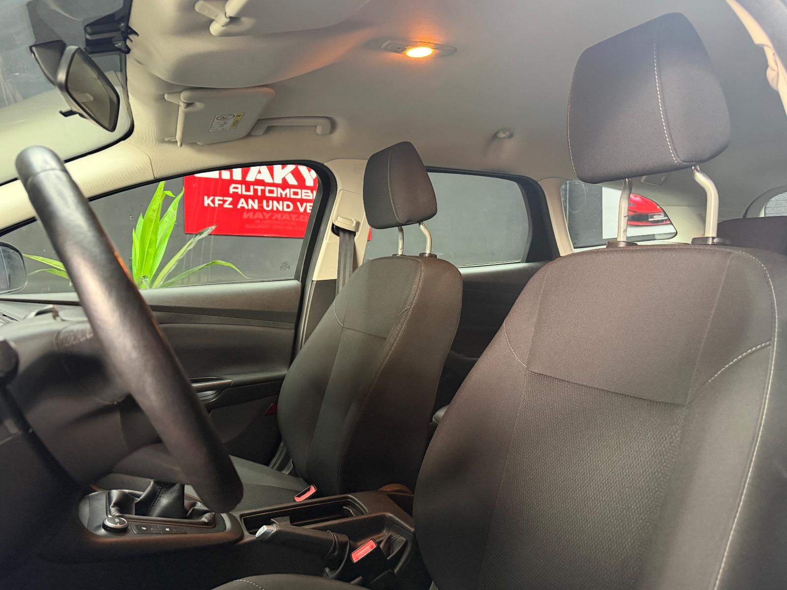 Ford Focus 2015 — photo 10