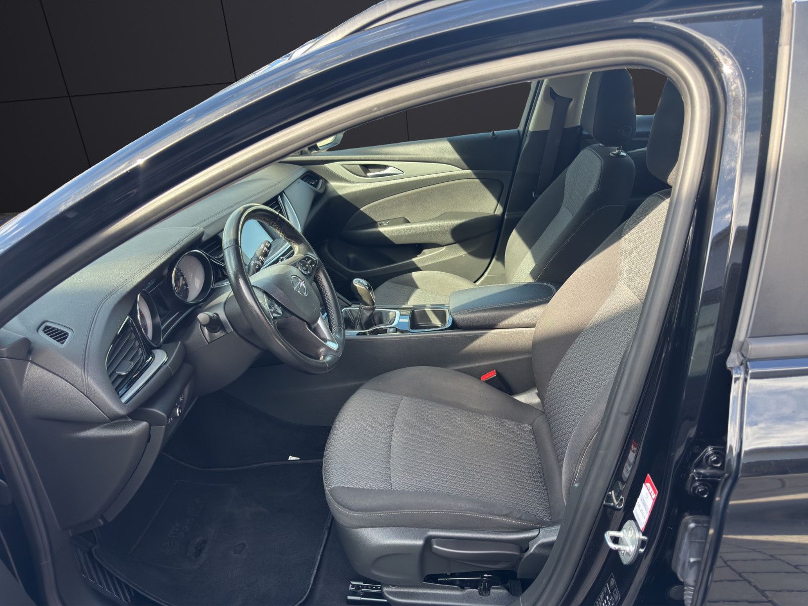 Fahrzeugabbildung Opel Insignia B Sports Tourer Edition/Apple CarPlay
