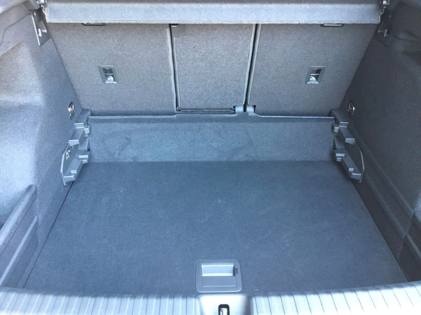 Fahrzeugabbildung CUPRA Terramar 1.5 eTSI DSG+AHK+360°+Headup+ACC