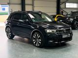 Volkswagen Tiguan Highline *R-LINE*4-MOTION*HUD*LEDER*LED* - Volkswagen Tiguan mit Diesel-Antrieb: Vollleder, Beheizbares Lenkrad, Automatik