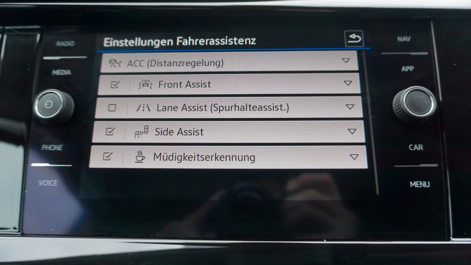 Fahrzeugabbildung Volkswagen T6 Multivan 2.0L TDI DSG Kamera Navi AHK 7 Sitze