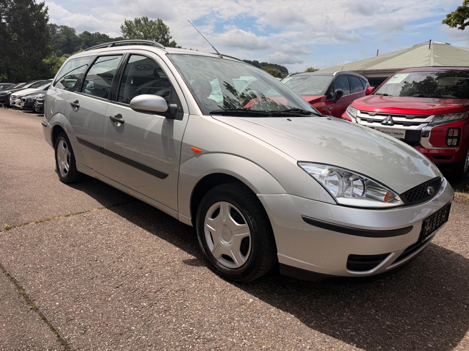 Ford Focus 1.8 Ghia Kombi 1.6 TÜV NEU 1.Hand