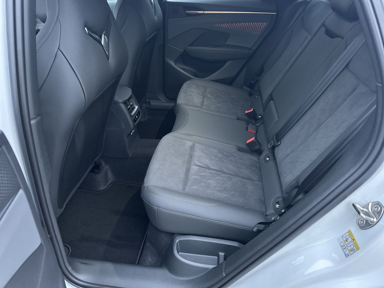 Fahrzeugabbildung CUPRA Terramar VZ 2.0 TSI 265 PS 4Drive - mit KI generiert/bearbeitet