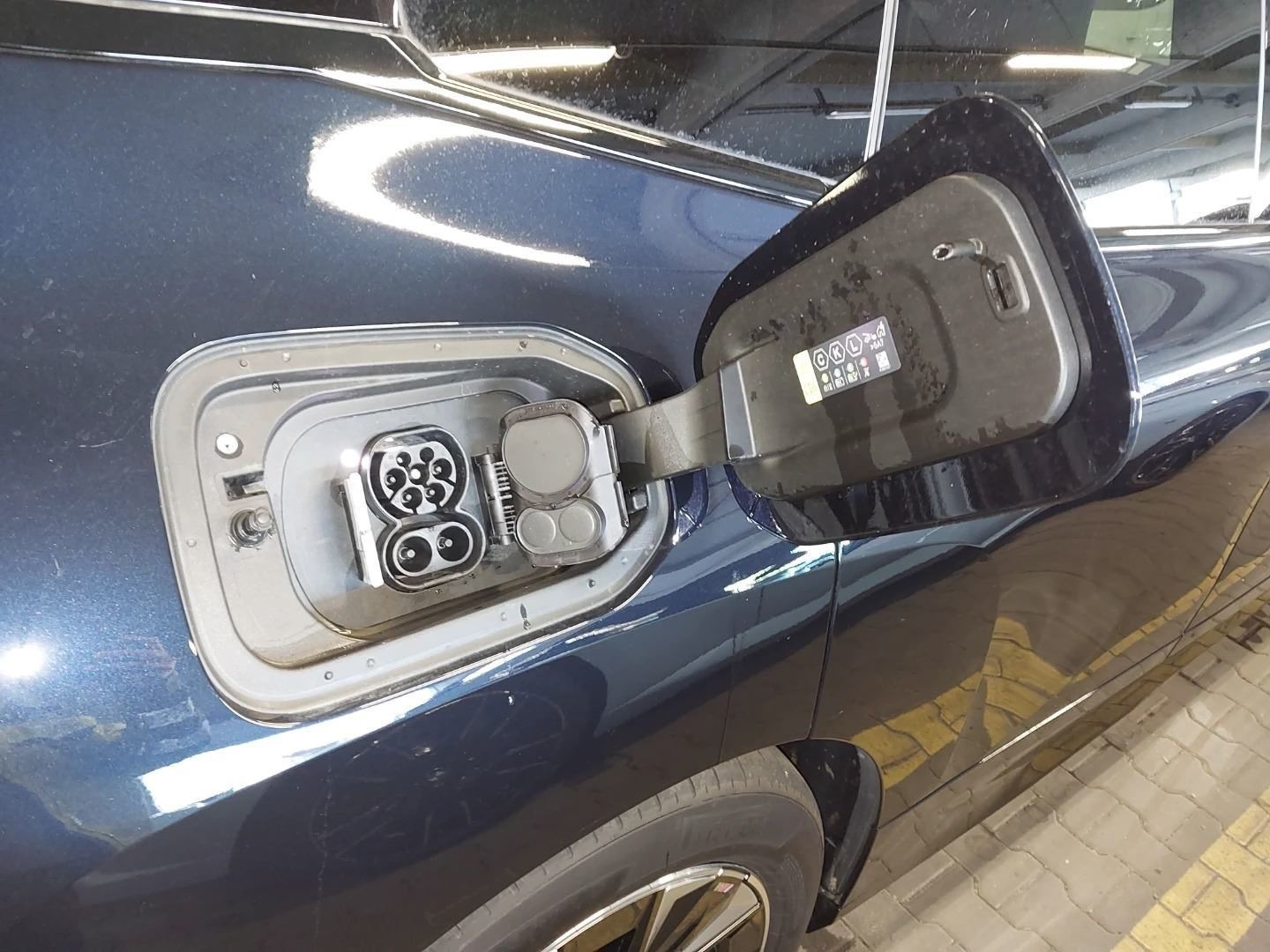 Fahrzeugabbildung BMW iX xDrive60 |Adapt. Luftfederung |Sitzbelüftung