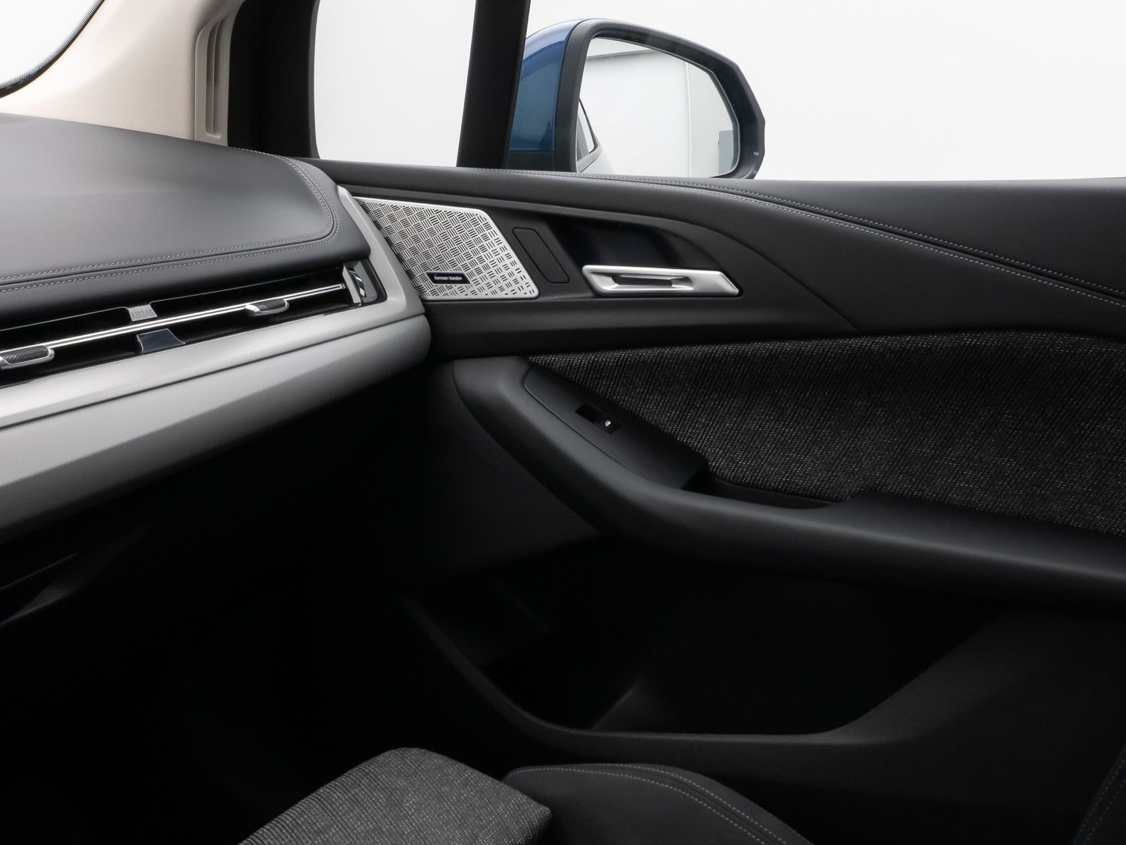 Fahrzeugabbildung BMW 225 Active Tourer  xD 360°HUD DAB H/K Sport LED