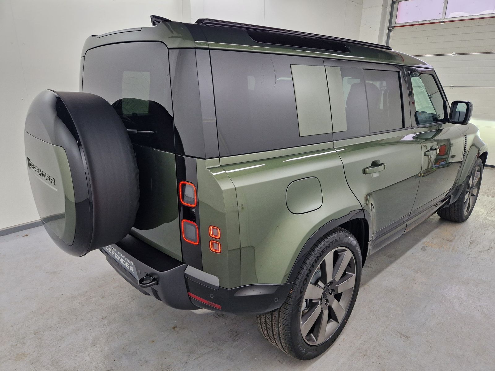 LAND ROVER Defender 110 D250 X-Dynamic SE AHK Pano 22-Zoll – Bild 2