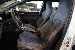 VW Golf 2.0 TDI R-Line | Pano | Matrix | Navi | ACC VW Golf 2.0 TDI R-Line | Pano | Matrix | Navi | ACC