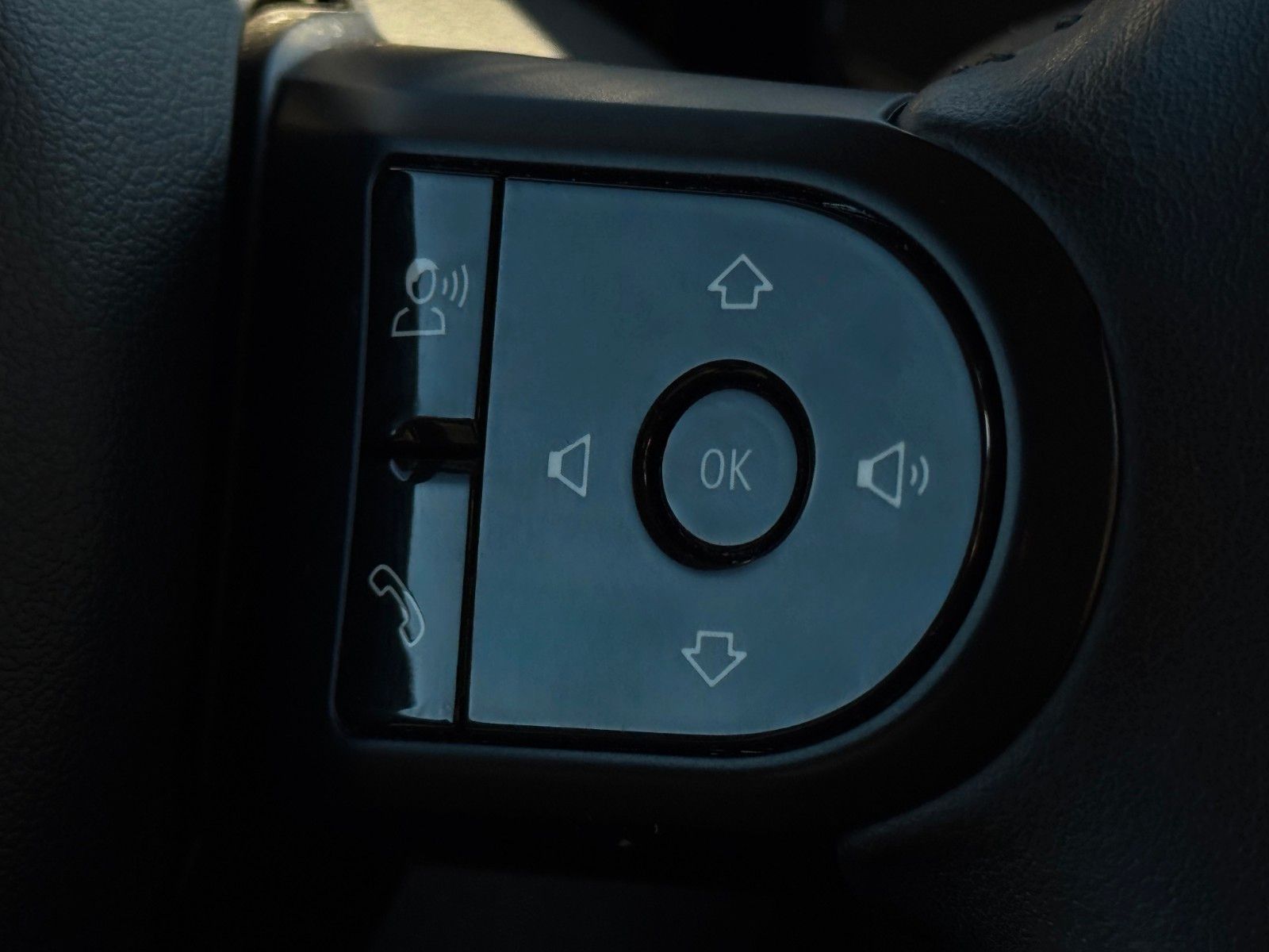 Fahrzeugabbildung MINI One Aut. Blackyard Tempomat Sitzheizung BLT LED