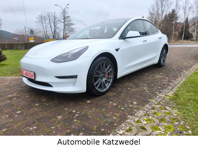 Tesla Model 3 Performance/8-Fach bereift/1.Hand