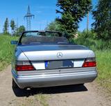 Mercedes-Benz 220 - Mercedes-Benz 220 mit Benzin-Antrieb: Leder