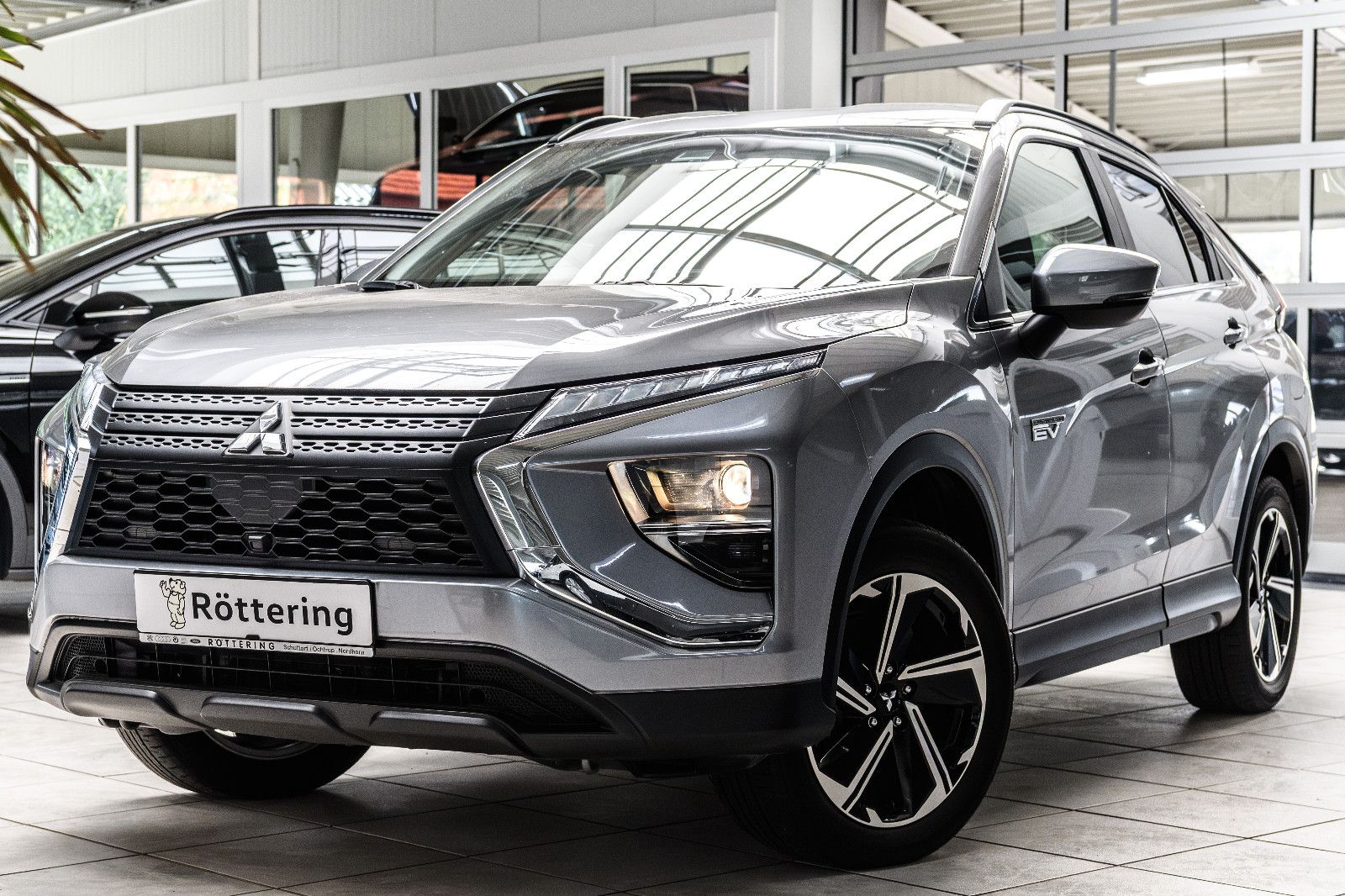 Fahrzeugabbildung Mitsubishi Eclipse Cross 2.4 PHEV 4WD +Kam +BT +SHZ +SOH97%