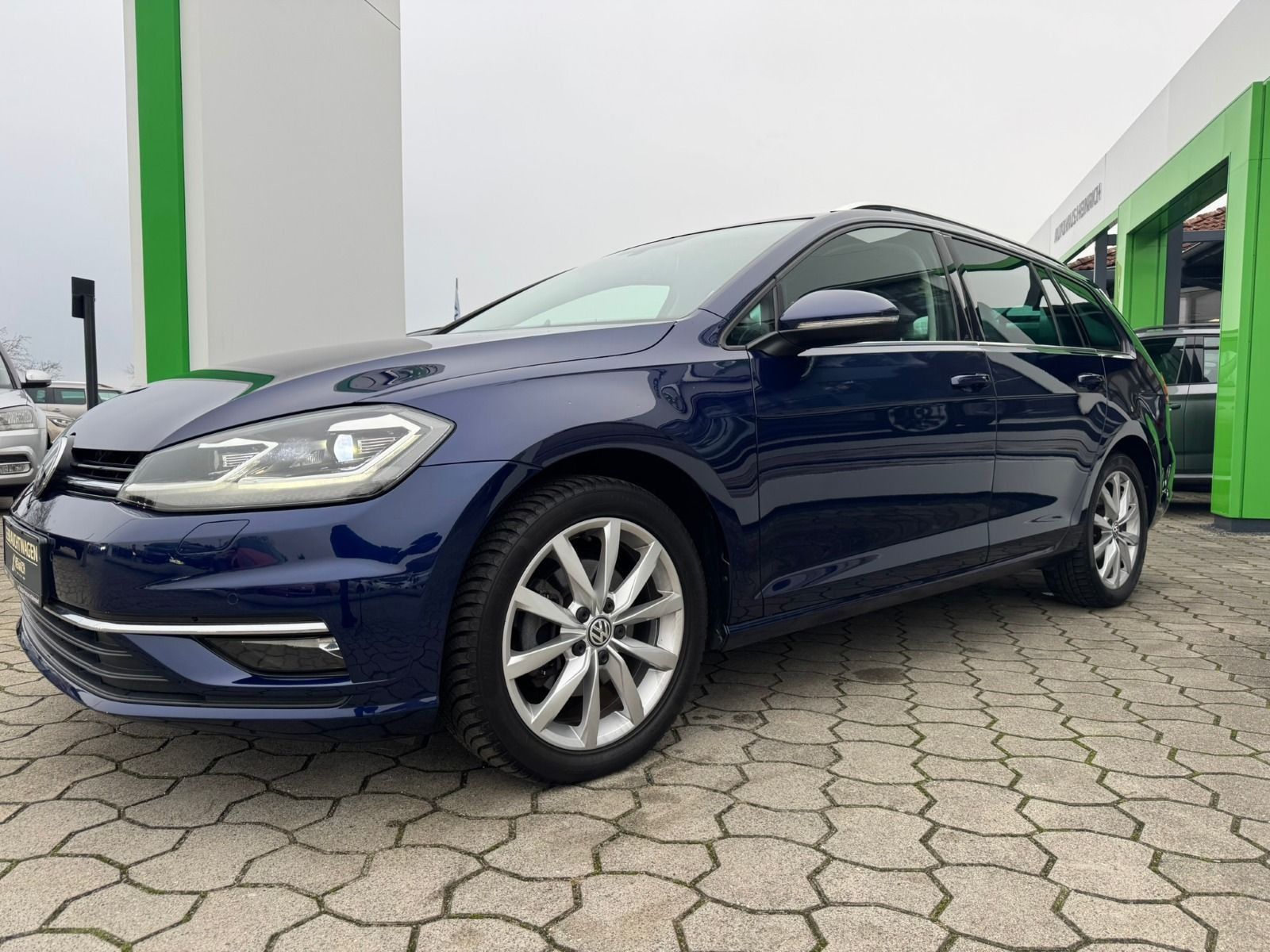 Fahrzeugabbildung Volkswagen Golf Variant 7 1.5 TSI DSG*NAVI*LED*SHZ*PDC