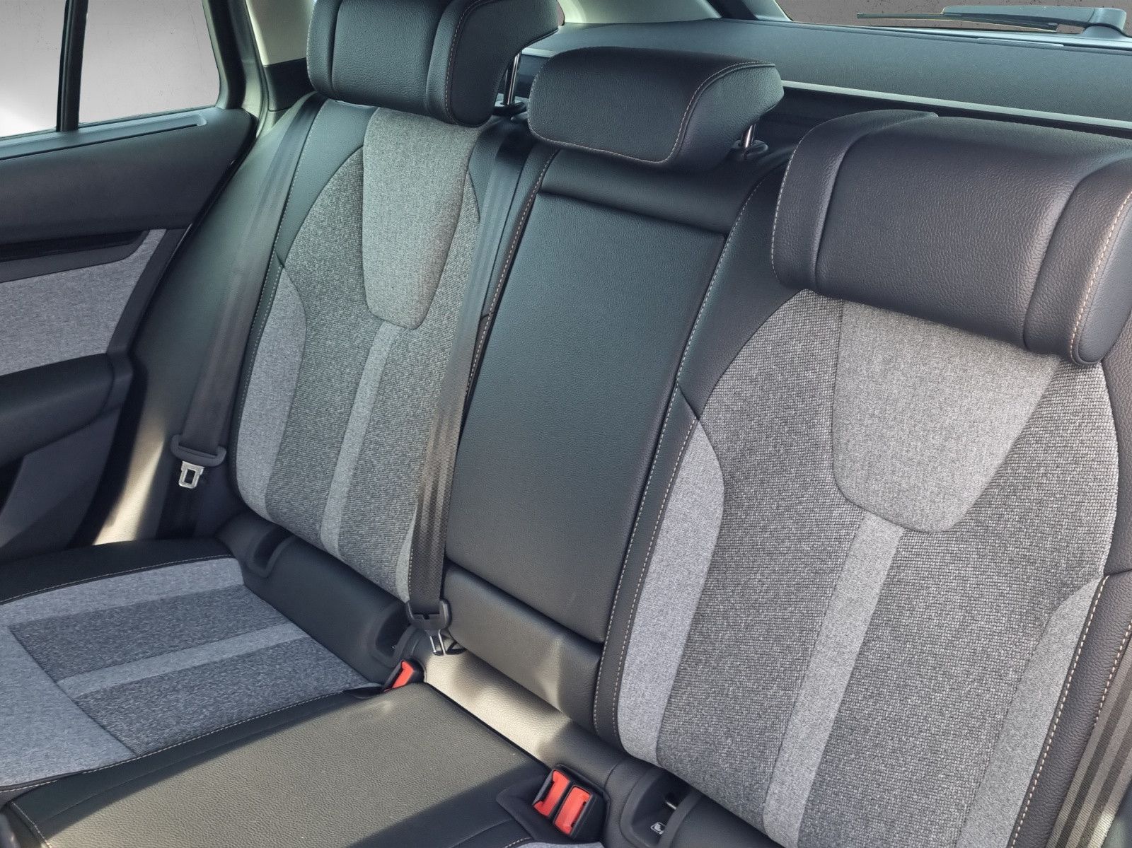 Fahrzeugabbildung SKODA Octavia Combi Tour 2.0 TDI 110kW/150PS AHK