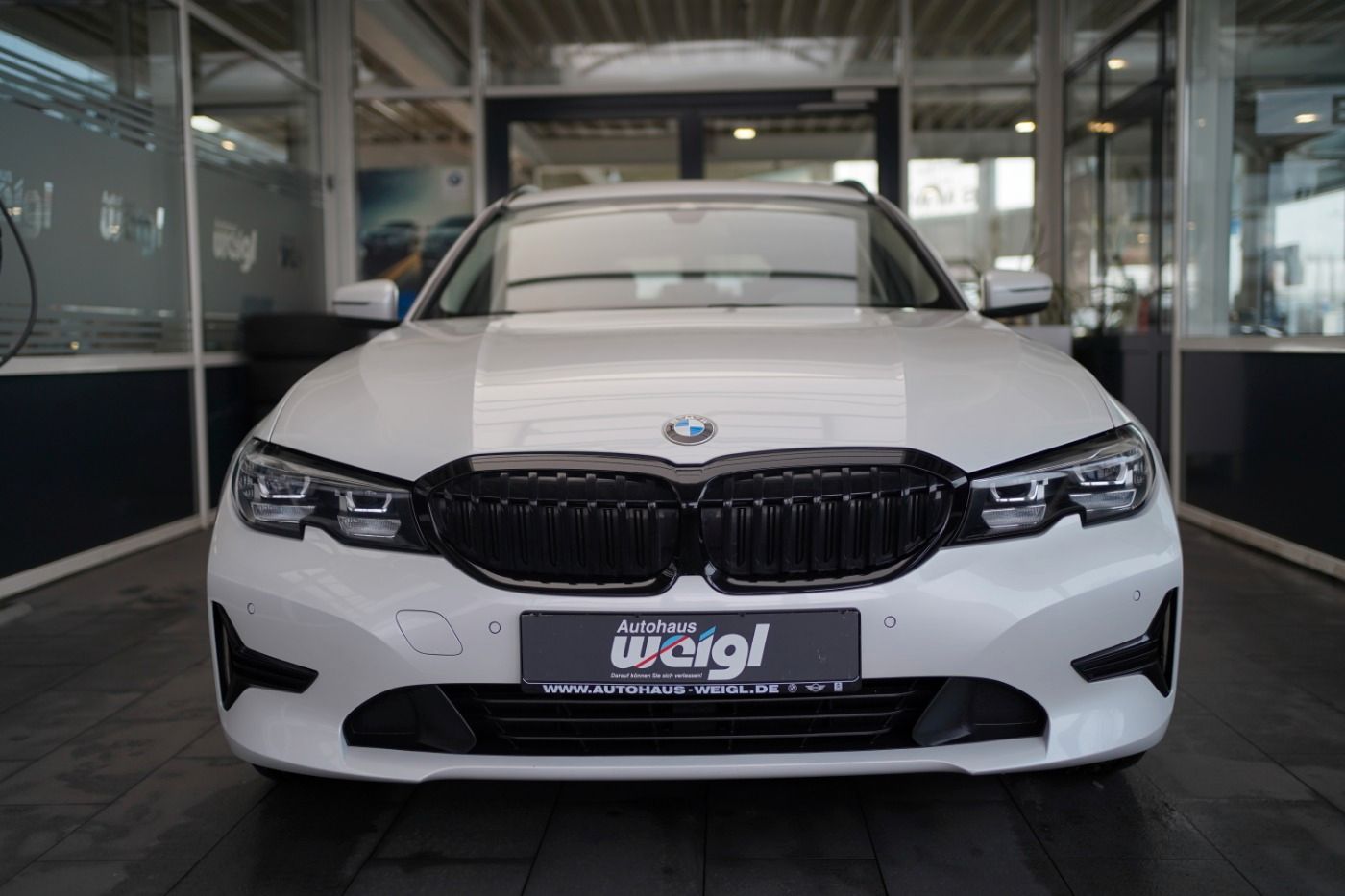 Fahrzeugabbildung BMW 320d Advantage +Driving Assistant+Komfortzugang