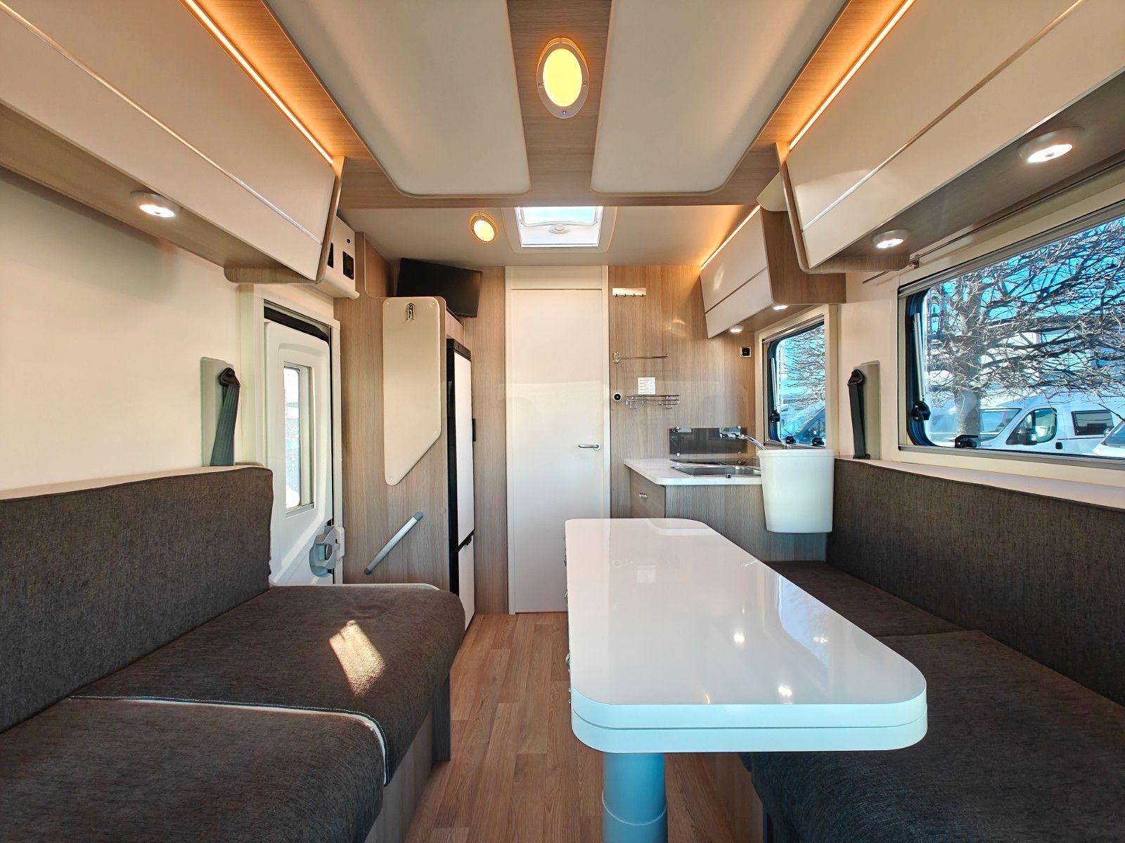 Fahrzeugabbildung XGO Dynamic 99 P + Hubbett, Solar, SAT, TV, Markise