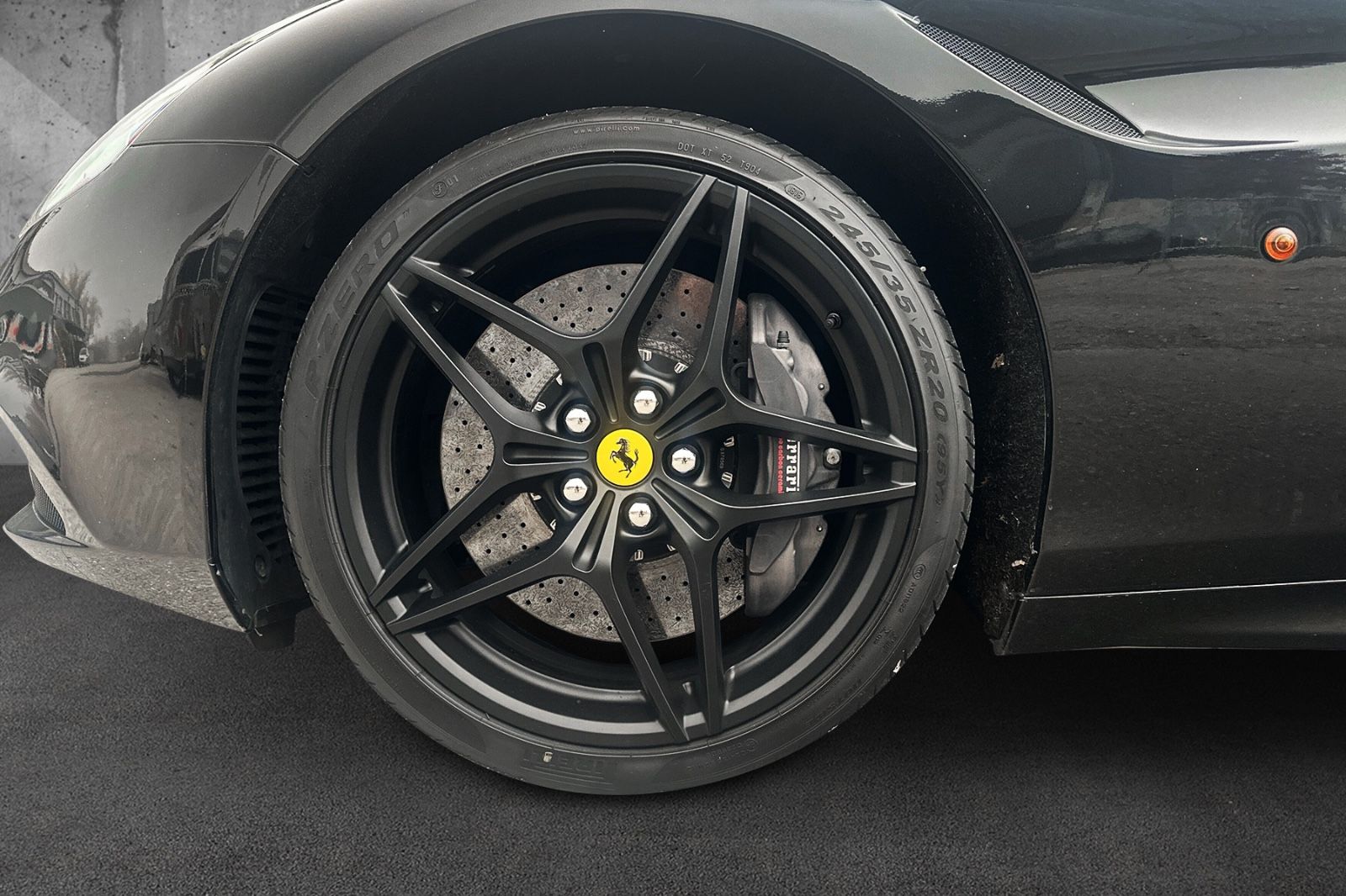 Fahrzeugabbildung Ferrari California T*All Black*