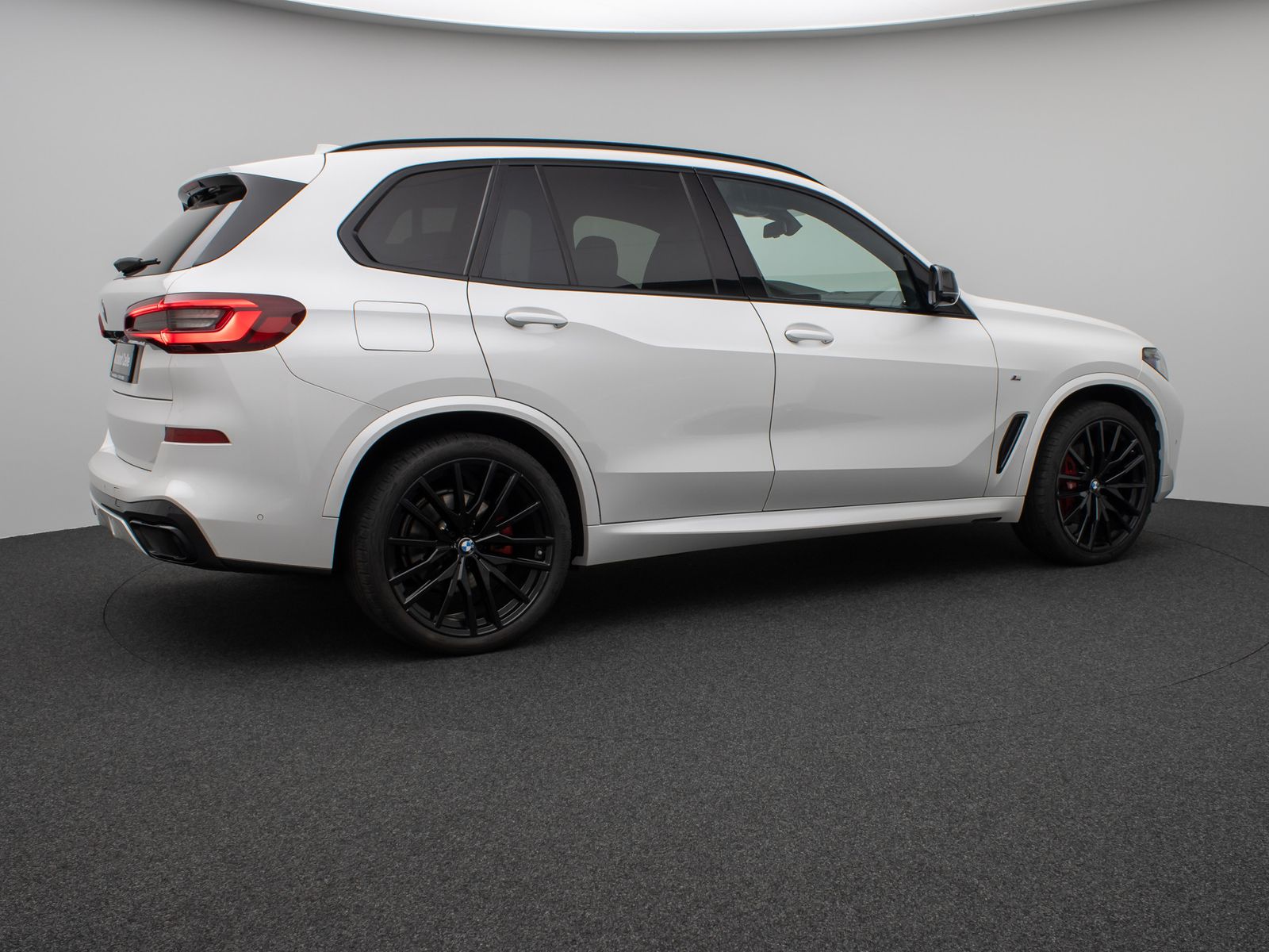 Fahrzeugabbildung BMW X5 xD30d M Sport Panorama Laser 360°HUD DAB B&W