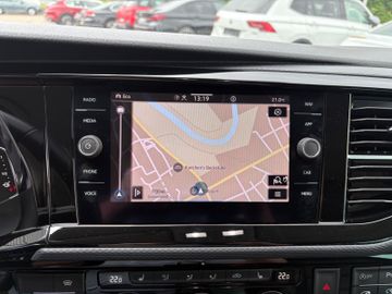 Fahrzeugabbildung Volkswagen T6.1 Multivan Highline 4MO Leder Standh. ACC 18