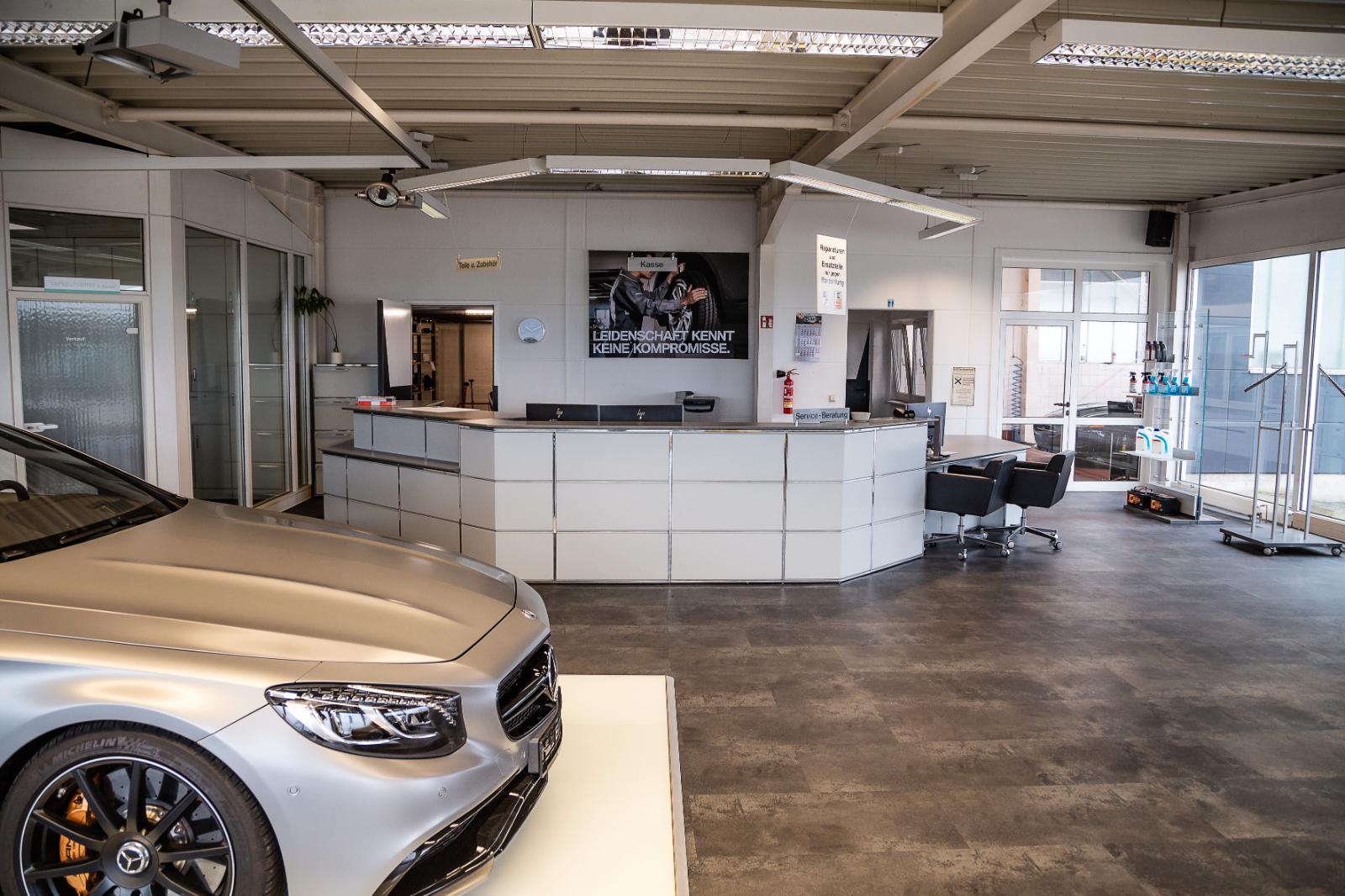 showroom-image-top