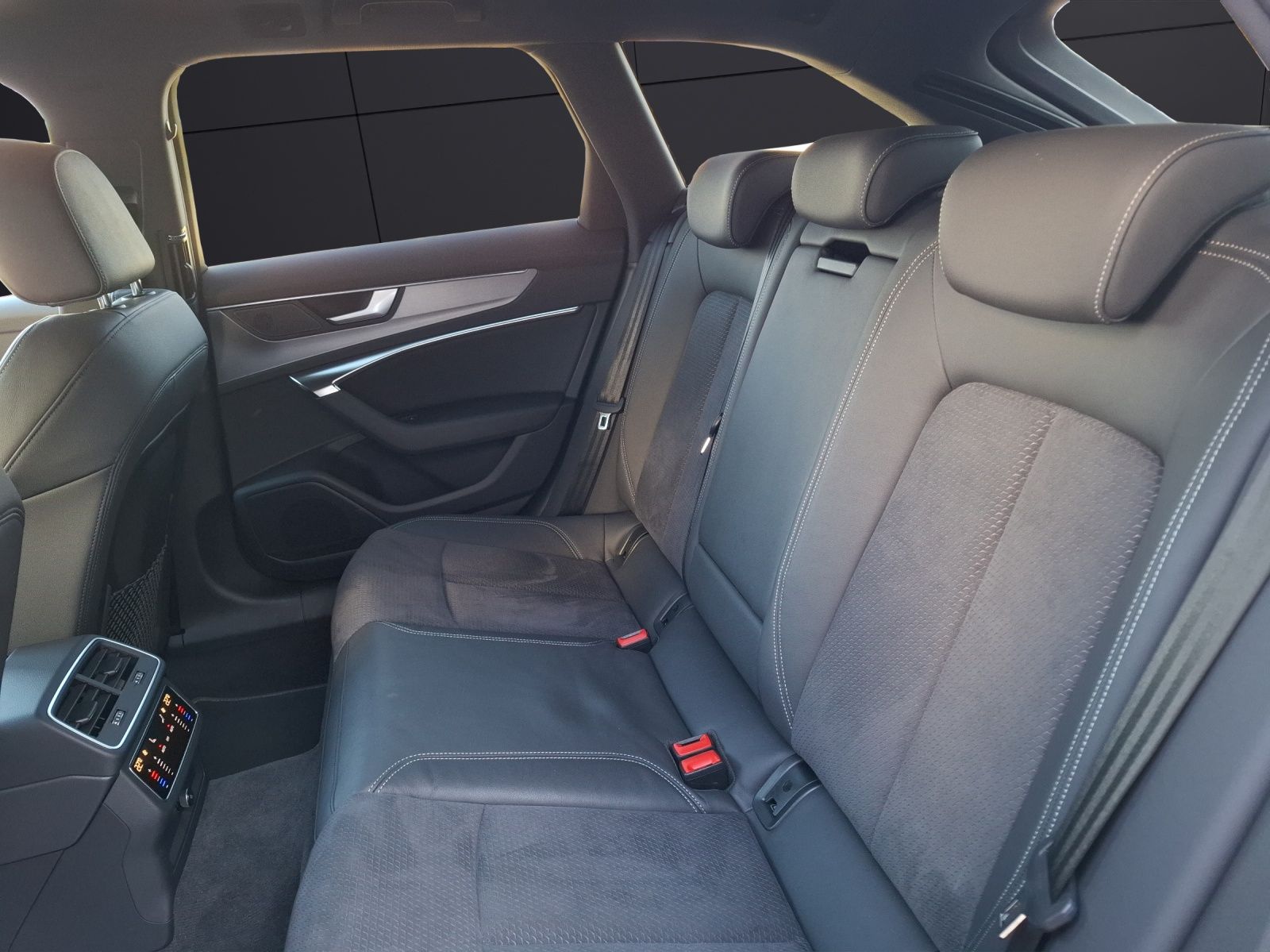 Fahrzeugabbildung Audi A6 Avant 45 TFSI sport quattro S-tronic STH LED