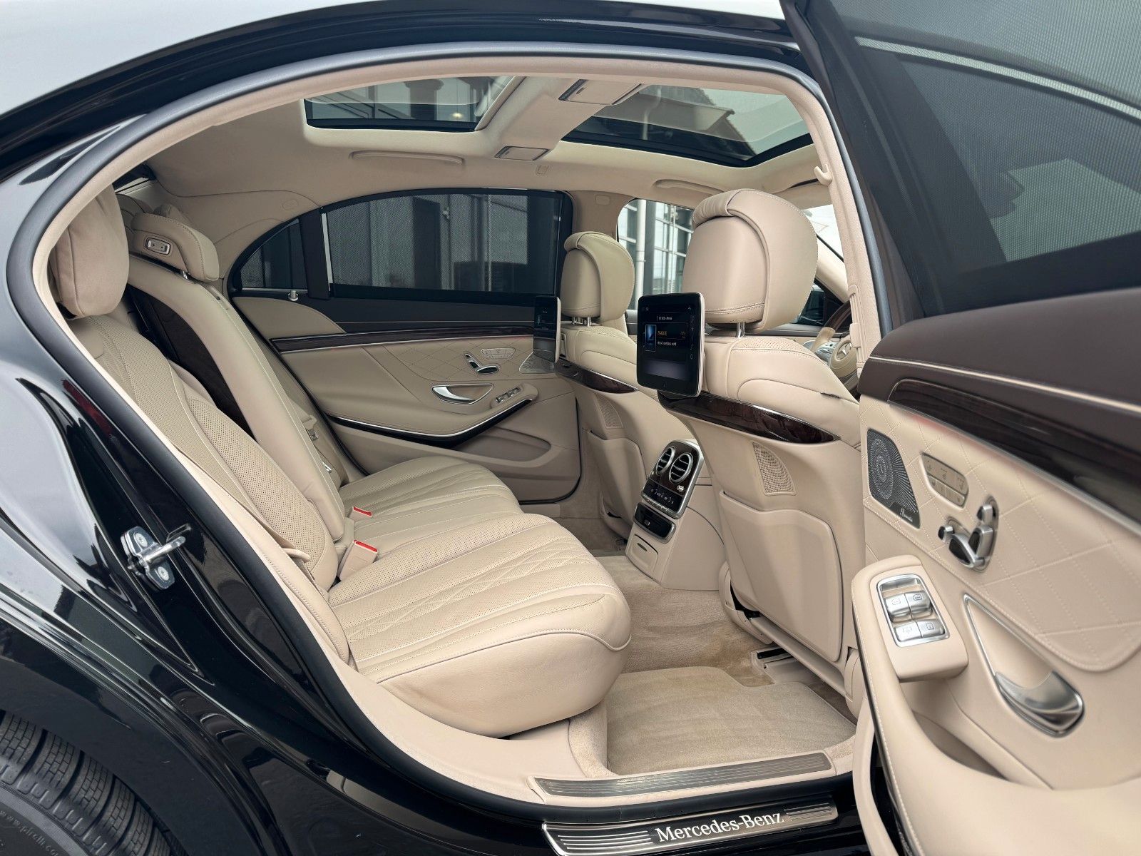 Fahrzeugabbildung Mercedes-Benz S 600 L Chauffeur+Nachtsicht+Pano+HUD+360