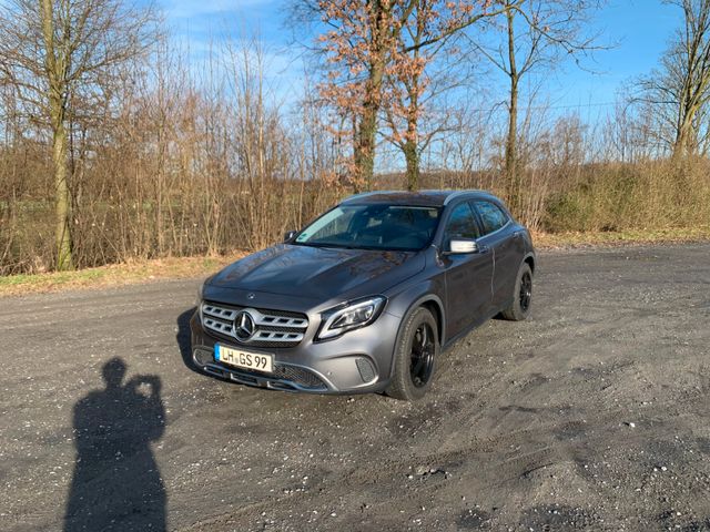 MERCEDES-BENZ GLA 200 Urban 7G Navi LED