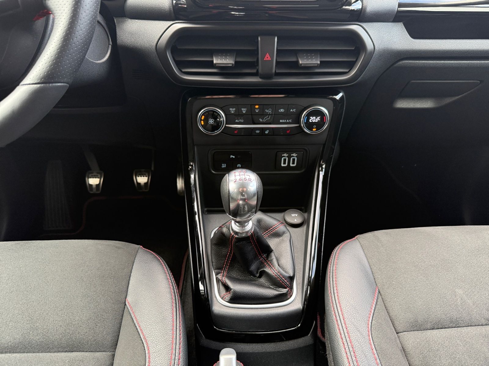 Fahrzeugabbildung Ford EcoSport 1.0 EcoBoost ST-Line RFK 1.HAND TEMPO