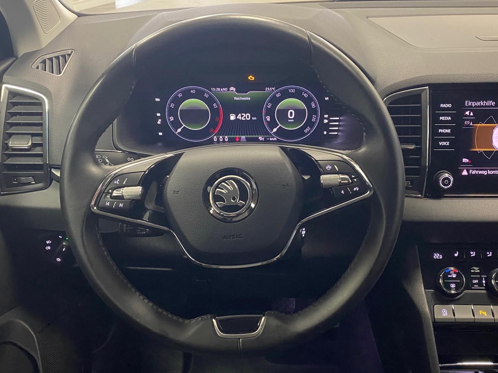 Fahrzeugabbildung SKODA Karoq 1.5 TSI +APP+KLIMA+ACC+RFK+PDC+NAVI+SITZHE