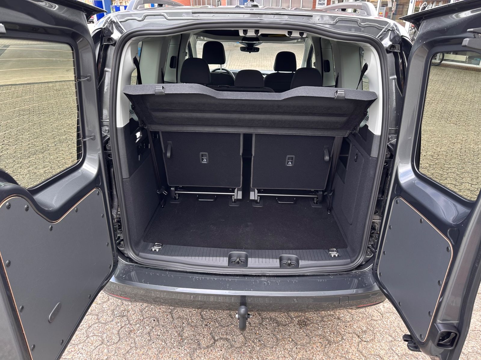 Fahrzeugabbildung Volkswagen Caddy Maxi Kombi 1.5 TSI Life DSG AHK/ACC/APP
